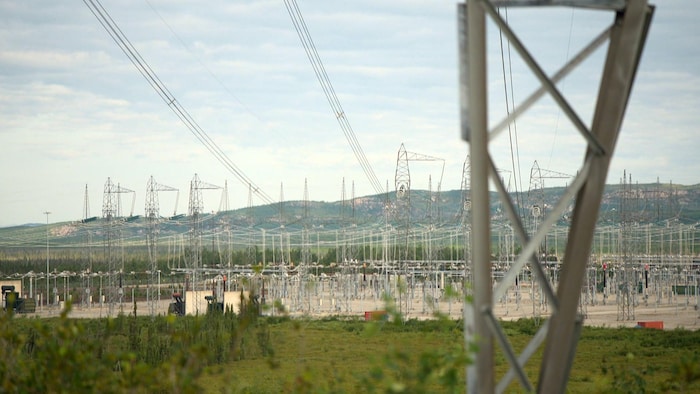 Des installations d'Hydro-Québec près du village cri de Nemaska, dans le territoire d'Eeyou Istchee, dans le Nord-du-Québec.