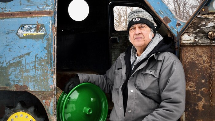  Nelson Saint Goddard est assis dans son bombardier. Le 27 février 2025.