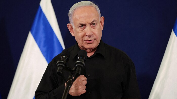 رئيس الحكومة الإسرائيلية بنيامين نتنياهو يتحدث في مؤتمر صحفي في تل أبيب في 28 تشرين الأول (أكتوبر) 2023.
