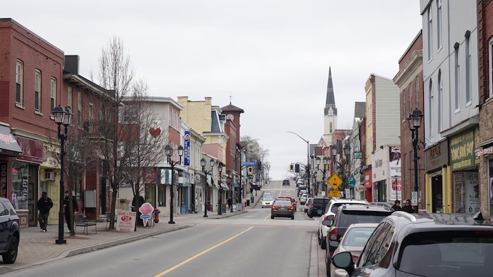 On retrouve de nombreux commerces sur la rue Main, dans le quartier historique de Newmarket.