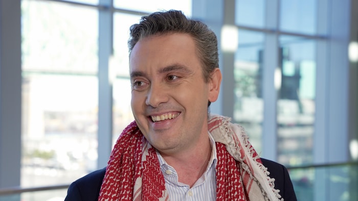 Le candidat du NPD dans Papineau, Niall Ricardo, répond aux questions de Daniel Thibeault.
