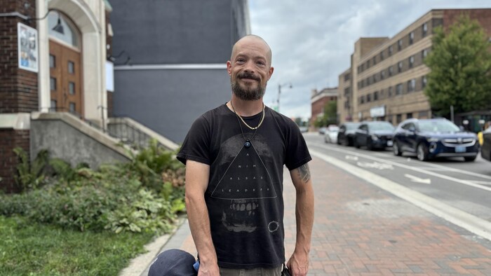 Portrait de Nicolas Green dans une rue du Grand Sudbury
