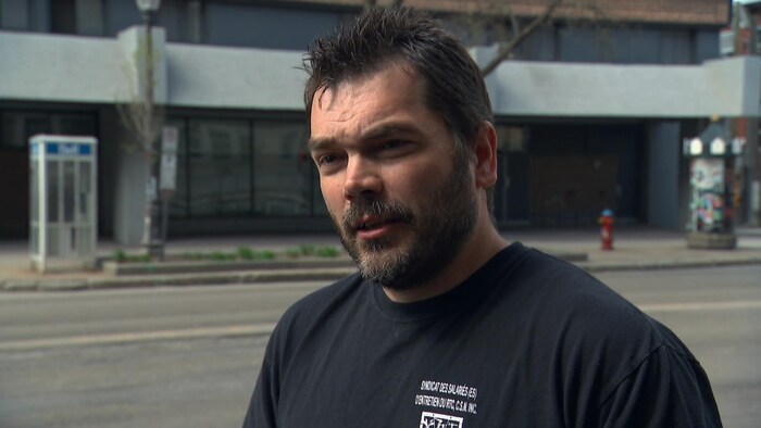 Nicolas Louazel lors d’une entrevue à l’extérieur.