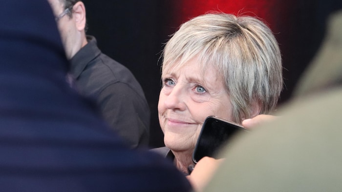 Nicole Bouchard lors d’une mêlée de presse.