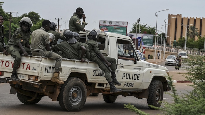 Des militaires patrouillent dans les rues de la capitale. 