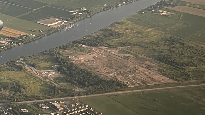 The Northvolt and Montérégie site photographs the sky.