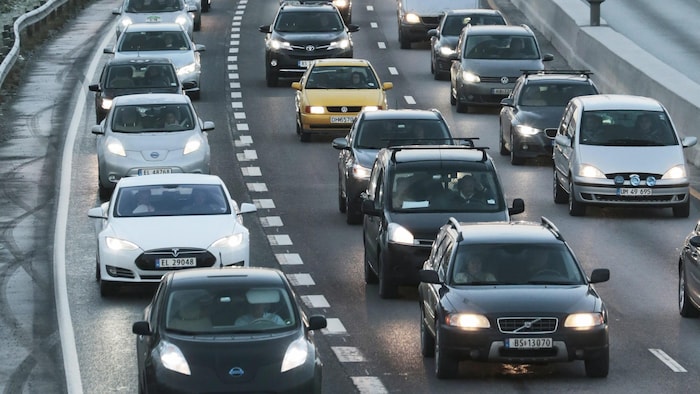 Electric cars: Is it a good idea to restore incentives? star-news.press/wp A route reserved for OSLO buses on Oslo bus on 26 November 2014.