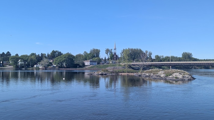 Vue sur le début du lac Témiscamingue en été, à Notre-Dame-du-Nord.