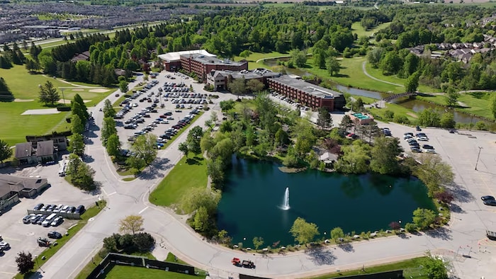 Une vue en plongée du centre de villégiature Nottawasaga Resort.