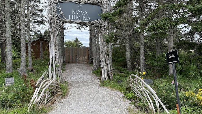 Le portail du sentier Nova Lumina.