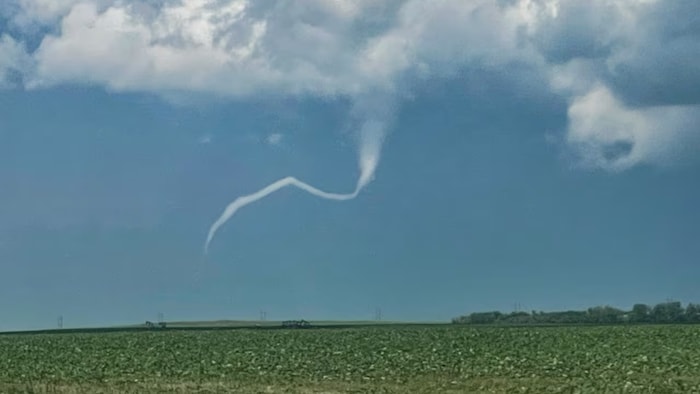 Un nuage en entonnoir.