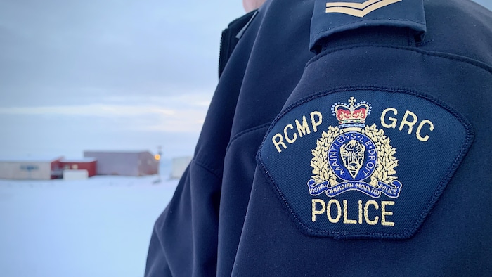 L'écusson d'un policier de la GRC au Nunavut.