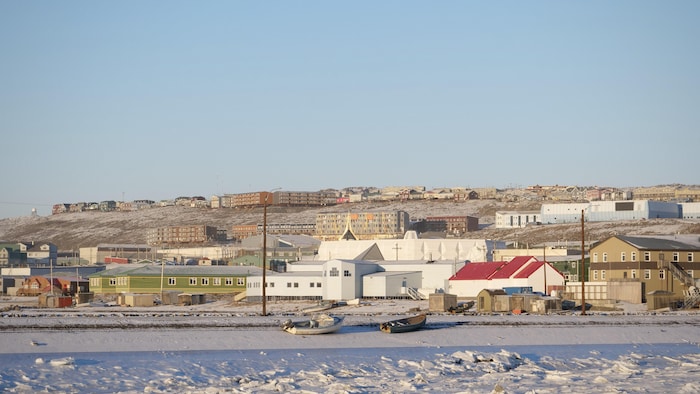 La ville d'Iqaluit au mois de novembre.
