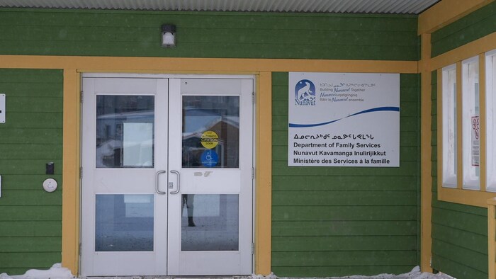 Le bâtiment du ministère des Services à la famille, à Iqaluit.