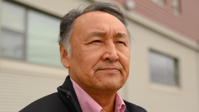 Le portrait de Paul Okalik à Iqaluit, le 22 juin 2023.