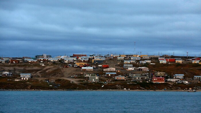 Une vue générale de la communauté arctique de Pond Inlet, au Nunavut.
