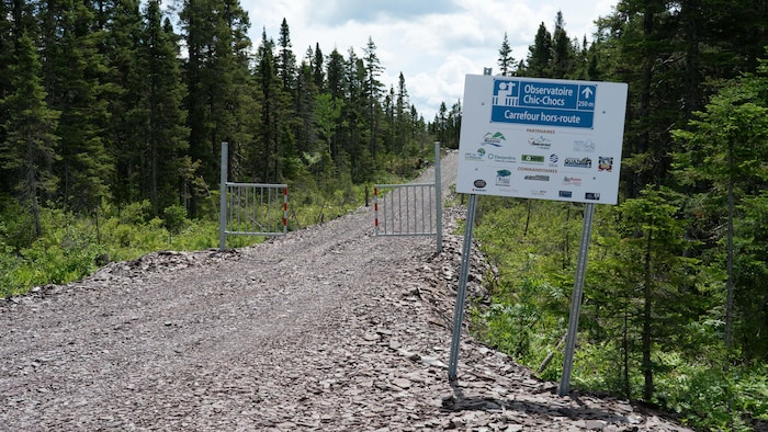 L'entrée du sentier menant à l'observatoire.
