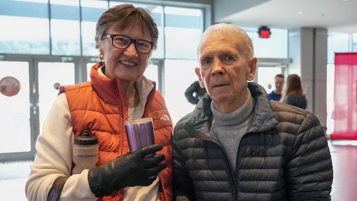 Un couple âgé au cinéma Landmark Xtreme de West Kelowna, le 28 mars 2026.