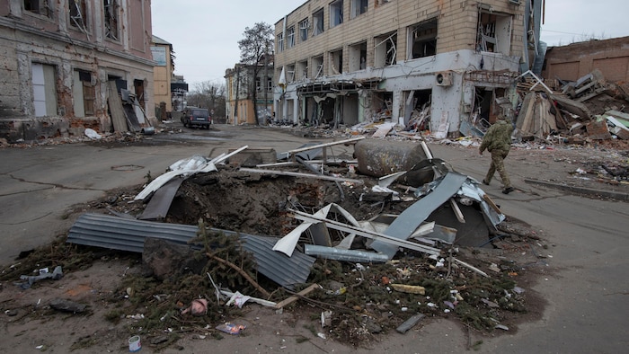  Une partie de la ville d'Okhtyrka est en ruines à la suite de l'invasion russe au printemps dernier.