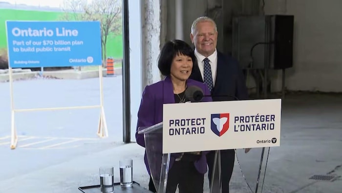 Olivia Chow et Doug Ford lors de la conférence de presse pour annoncer le début du creusement des tunnels pour le tronçon du centre-ville de la Ligne Ontario, le 16 avril 2026.