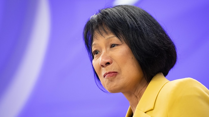 Olivia Chow s'exprime lors d'une conférence de presse dans les installations de l'entreprise pharmaceutique Sanofi à Toronto, le mercredi 16 septembre 2026.