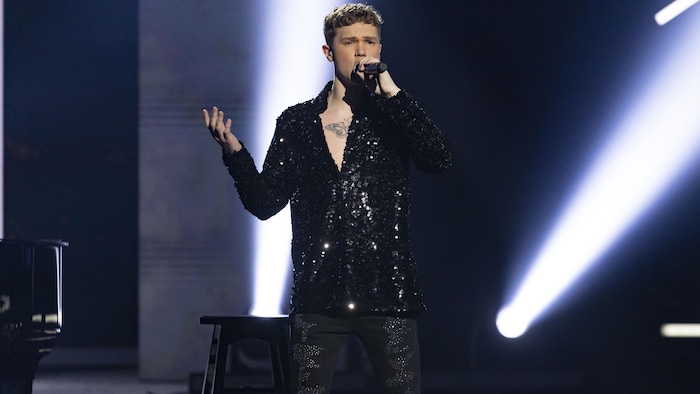 Olivier Bergeron qui chante.