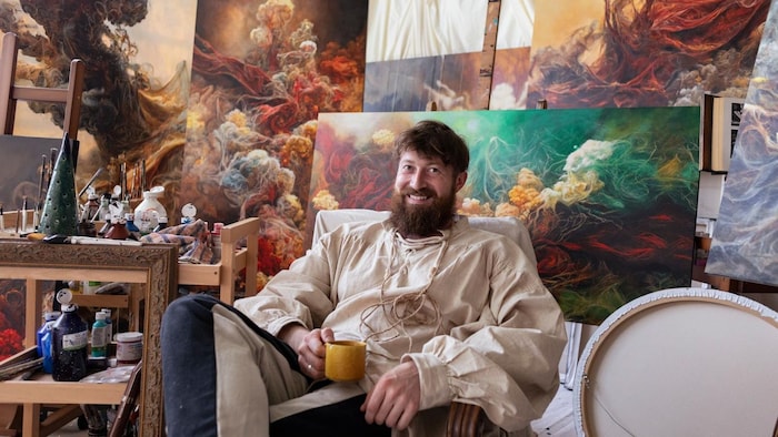 Le peintre Olivier Corno prend la pose. 
