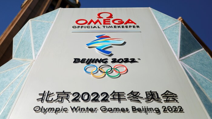 Le logo Beijing 2022 est visible sur un compte à rebours pour les prochains Jeux olympiques d'hiver. 