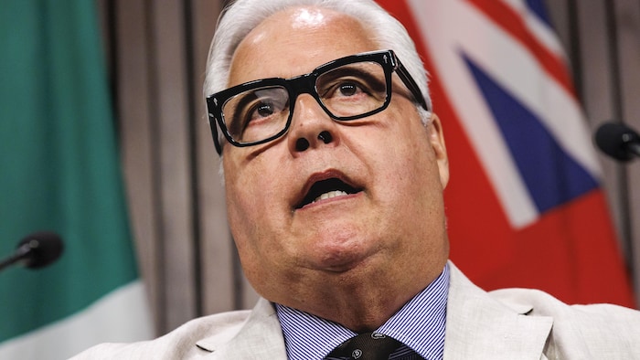 Paul Dubé en point de presse à l'Assemblée législative à Toronto, le 25 juin 2025.