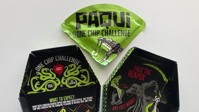 Un emballage ouvert du One Chip Challenge.