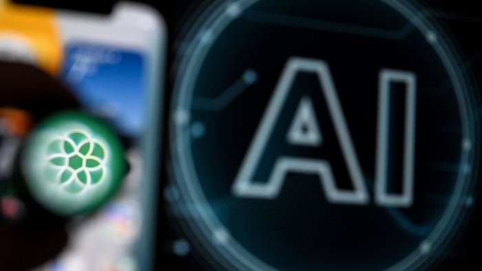 Le logo de l'application ChatGPT développée par l'organisation américaine de recherche en intelligence artificielle OpenAI sur l'écran d'un téléphone intelligent.