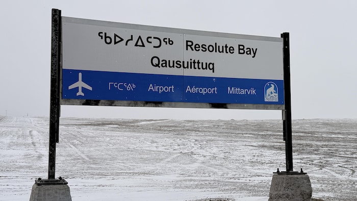 Le panneau de l'aéroport de Resolute Bay.