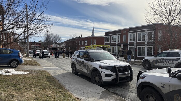 L'opération menée par le Service de police de Sherbrooke sur la 4e Avenue Sud est terminée.