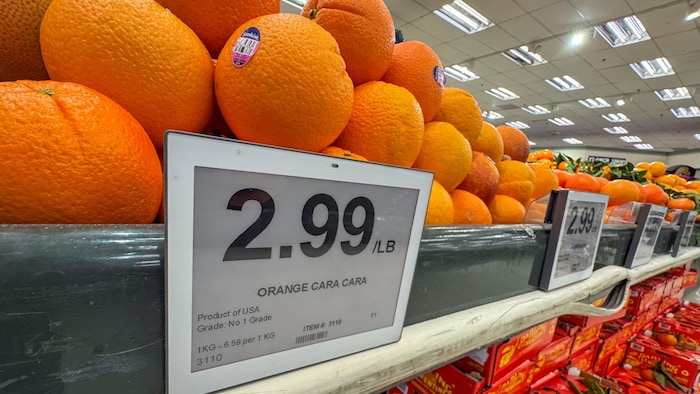 Des oranges des États-Unis dans un supermarché.