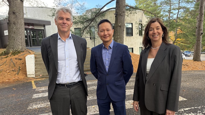 Yves Leduc, président du conseil d’administration d’Orford Musique, Wonny Song, directeur artistique d’Orford musique et Françoise Parent, directrice générale Orford Musique.