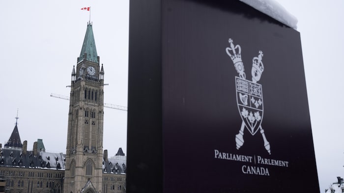 La tour de la Paix sur la colline du Parlement le vendredi 8 décembre 2023 à Ottawa.