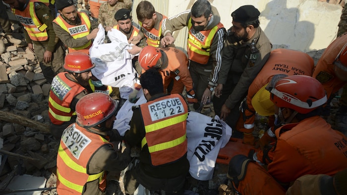 Pakistan Plus De 100 Morts Dans Lattentat Contre Une Mosquée De