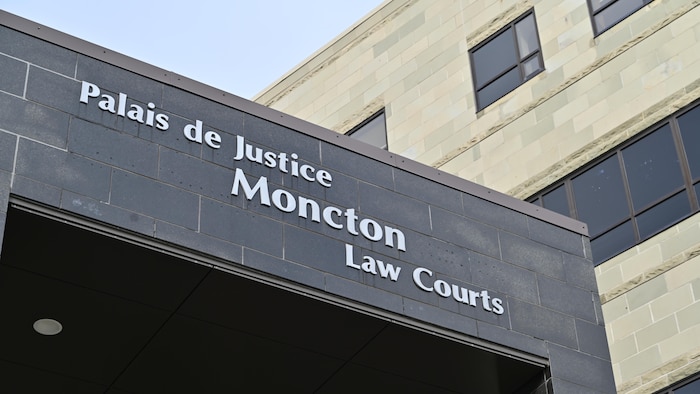 La devanture du palais de justice de Moncton. 