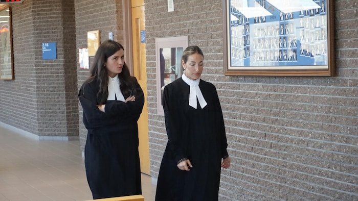 Les procureures aux poursuites criminelles et pénales Me Véronique Gauthier et Me Laïla Belgharras au palais de justice de Sherbrooke.