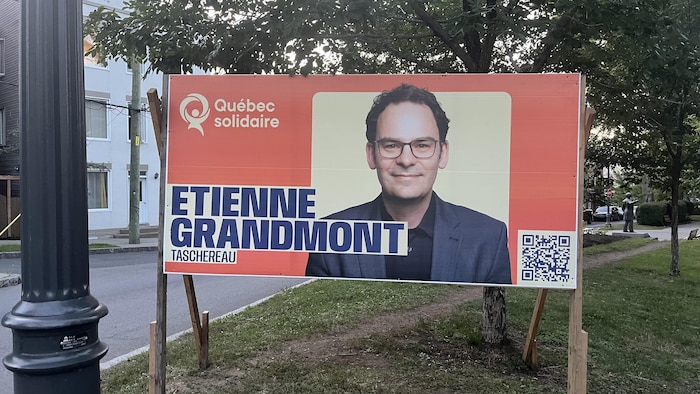 Une pancarte d'Etienne Grandmont.
