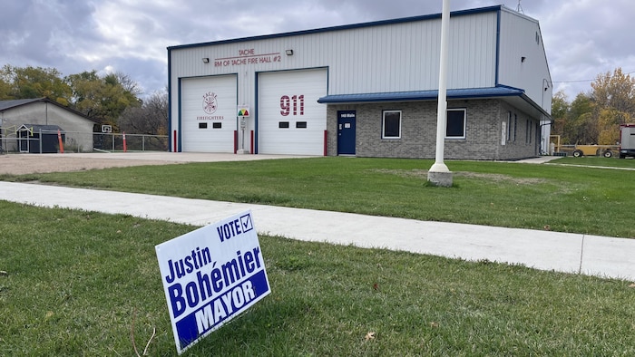 Une pancarte électorale affichant le nom de Justin Bohémier.