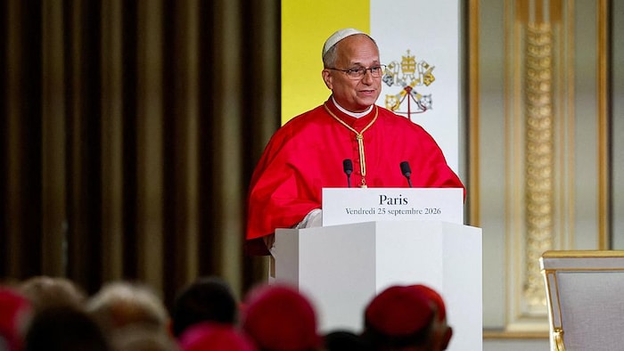 Le pape Léon XIV prononce un discours lors d’une cérémonie.