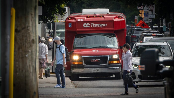 Un autobus d'OC Transpo.