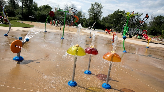 Un parc de jeux d'eau.