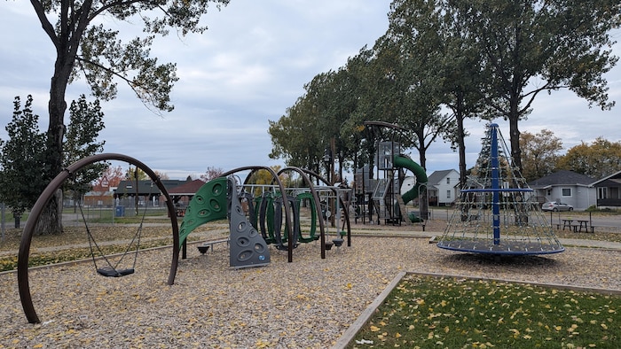 Un parc de jeux pour enfants.