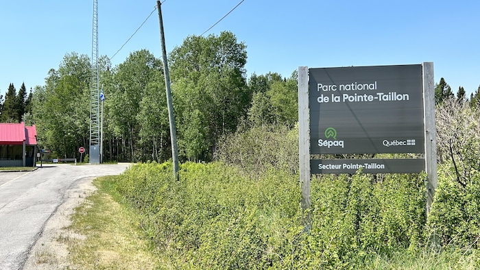 Une pancarte du parc national de la Pointe-Taillon.