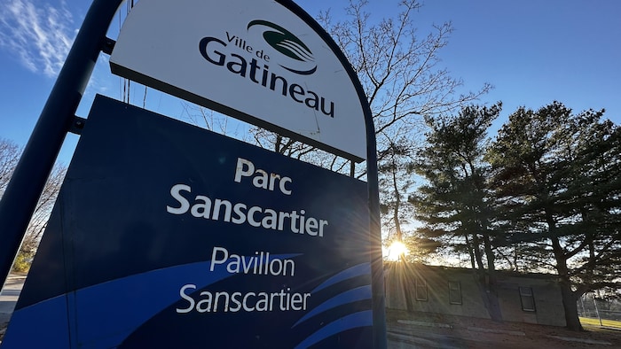 Une affiche du parc Sanscartier à Gatineau.