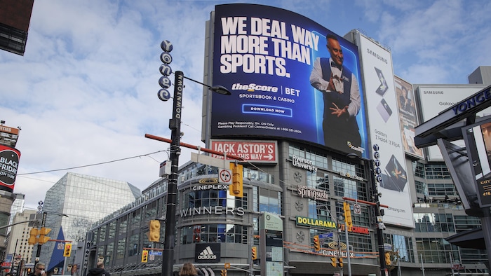 Une publicité au centre-ville de Toronto pour une application de paris sportifs.