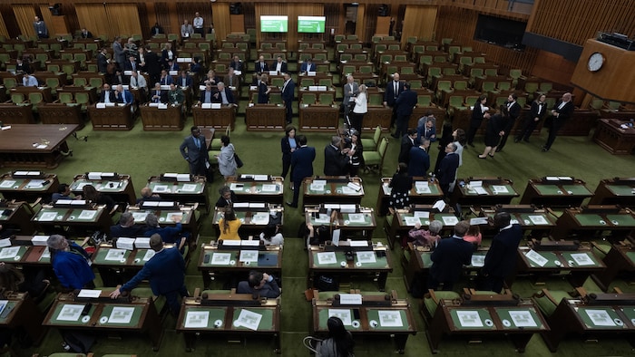 Des nouveaux élus participent à une séance de formation à la Chambre des communes. (21 mai 2025)