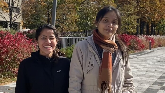 Camila Salomé Carrillo González (à gauche) et Lucía Vilchez Bustamante, étudiantes à l'Université Laval et résidentes du Québec, sont du même avis que les signataires de la lettre ouverte. Le parc devrait être déplacé.